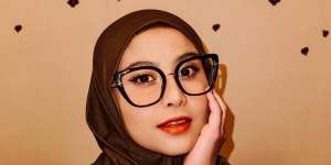 Tampil Berhijab, Penampilan Awkarin Bikin Pangling
