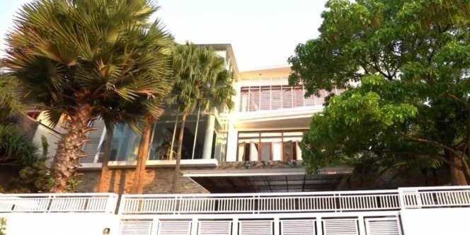 Intip 5 Potret Rumah Mewah Momo Geisha, Punya Lapangan Golf hingga Danau Buatan