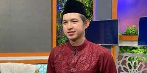 Viral! 8 Potret Gantengnya Ustaz Dennis Lim, Mantan Gangster & Bandar Judi yang Tobat, Disebut Mirip Song Joong Ki