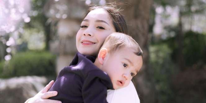 Doyan Tampil dari Orok, Cipung Merengek Tak Mau Berhenti Karaoke Bareng Mama Gigi