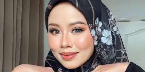 Model Hijab Segitiga yang Bisa Samarkan Double Chin 