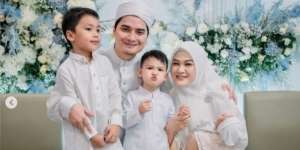 Alvin Faiz Pamer Foto Keluarga Bareng Istri dan Ketiga Anaknya, Wajah Yusuf Disorot