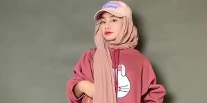 Mix and Match Sweater Seru untuk Hijaber, Biar Hangat Saat Cuaca Dingin