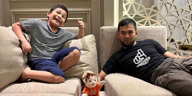 Kocak dan Penuh Drama, Momen Teuku Wisnu Bangunkan Sahur Putranya