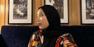 Inspirasi Colorful Outfit Kasual dari Camillia Zara 