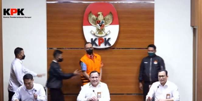 Resmi Ditahan, Penampakan Rafael Alun Pakai Rompi Oranye