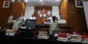 Penampakan Uang Rp32 Miliar dan Deretan Tas Mewah Rafael Alun yang Disita KPK