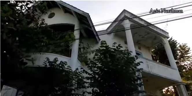 Potret Rumah Mewah Dua Lantai yang Terbengkalai, Diduga Milik Artis yang Sudah Meninggal Dunia, Penampakannya Bikin Merinding!