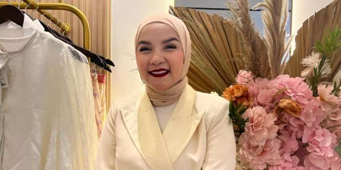 Bahan Plisket, Outfit Andalan Tasya Nur Medina Tampil Elegan