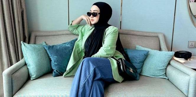 Outfit Green and Blue Dian Pelangi, Ide Seru untuk Tampil Fresh 