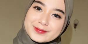 Tutorial Hijab Ikat Segi Empat, Simpel nan Menawan