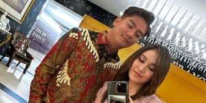 Potret Pertemuan Ayu Ting Ting dengan Keluarga Boy William