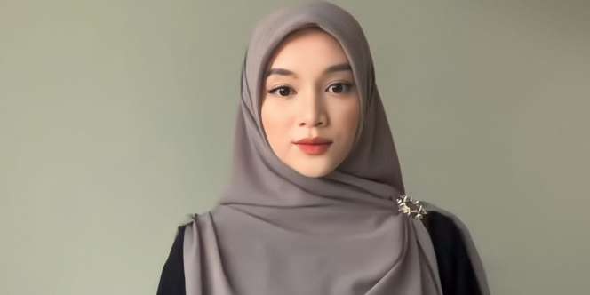 Style Hijab Curve Memikat untuk Lebaran, Tampilan Jadi Lebih Manis  