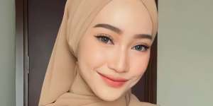 Tutorial Hijab Turban Menutup Leher ala Sinta Sri Antan 