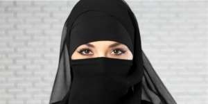 Model Hijab Syar’i Pashmina Pakai Cadar untuk Lebaran