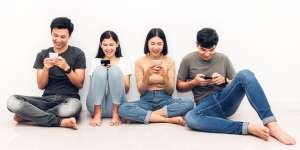 Tren Penggunaan Smartphone Netizen +62, Ini Konten Terbanyak Dicari dan Aplikasi Paling Sering Dipakai