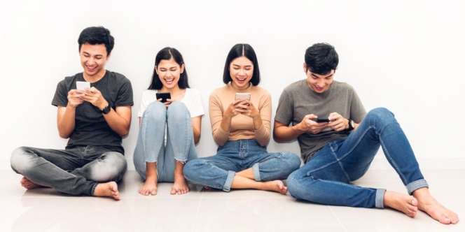 Tren Penggunaan Smartphone Netizen +62, Ini Konten Terbanyak Dicari dan Aplikasi Paling Sering Dipakai