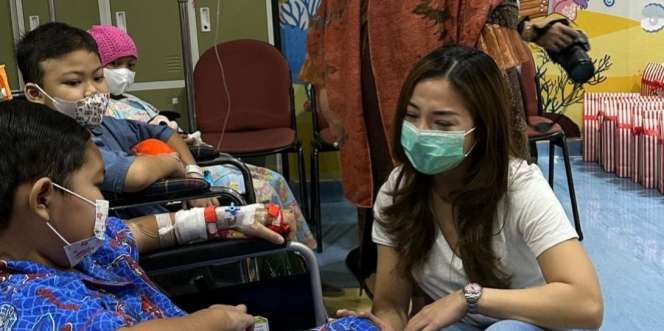 Salut! Nikita Willy dan Suami Pilih Rayakan Ultah Issa di Rumah Sakit Kanker Khusus Anak