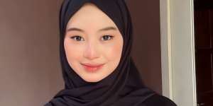 Cara Praktis Pakai Pashmina Curve Menutup Dada