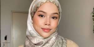 Tampil Beda dengan Pashmina Motif? Ikuti Triknya 