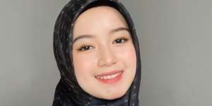 Tutorial Mudah Kenakan Hijab Square dengan Ring Hijab 