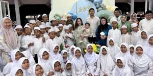Potret Ultah Anak Nikita Willy Bareng Anak Yatim, Tampilan Baby Issa Pakai Koko dan Peci Bikin Gemas
