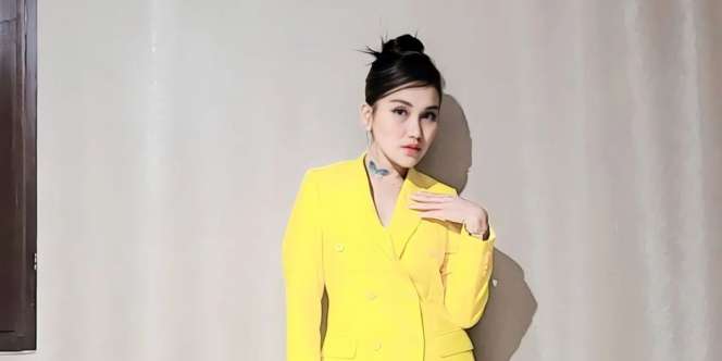 Penampilan Ayu Ting Ting Pakai Hanbok, Cantiknya No Debat!