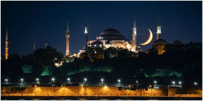 Bagaimana Cara Meraih Malam Lailatul Qadar? Ini Dia Amalan-Amalan yang Bisa Dikerjakan