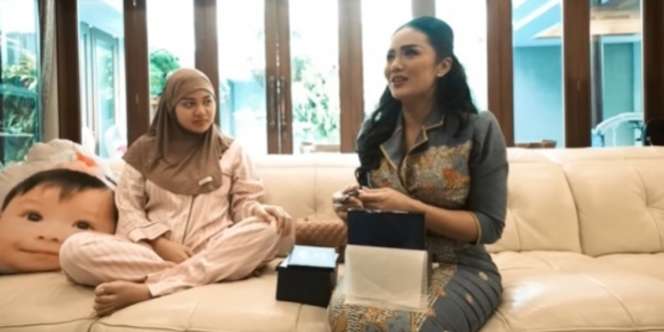 Dapat Jam Tangan Ratusan Juta dari Aurel dan Atta, Krisdayanti: Ini Kado dari Anak, Bukan Gratifikasi