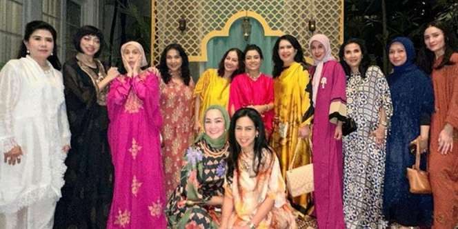 10 Gaya Artis Hadiri `Bukber Mewah` di Istana Mayangsari, Busana Iis Dahlia Jadi Omongan