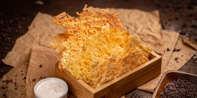 Bikin Sendiri Camilan Keju Renyah Hanya dengan 1 Bahan