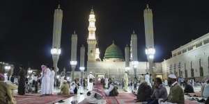 Jadwal Buka Puasa 12 April 2023 dan 8 Adab Itikaf Menurut Imam Al Ghazali