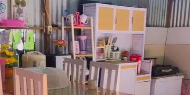Berdinding Seng, Dapur Tetap Terlihat Rapi dan Estetik Bikin Penasaran
