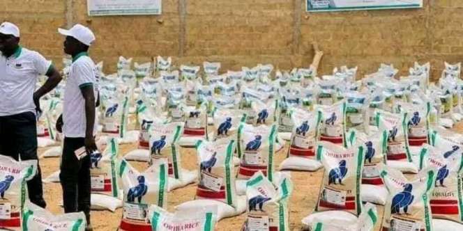 Berkah Ramadan, Sadio Mane Sumbangkan Ratusan Karung Beras untuk Warga Miskin di Kampung Halamannya