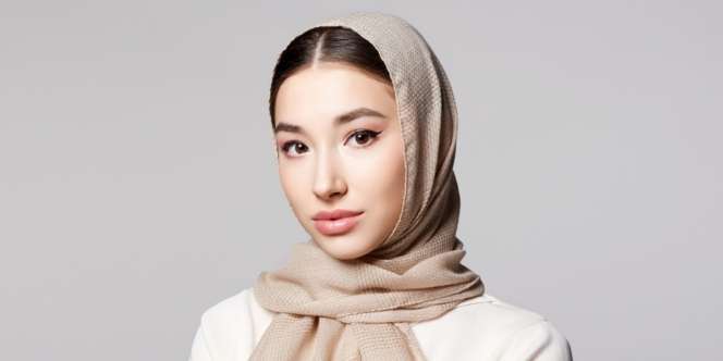 Gabungan 2 Setting Spray, Kunci Riasan Flawless Tahan Lama