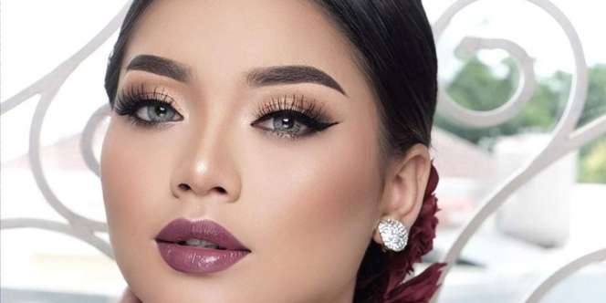 Tutorial Riasan Bold dengan Foxy Eyes, Glamor Maksimal