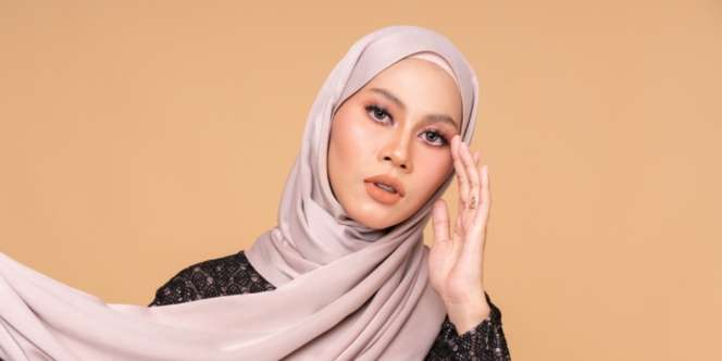 Cara Tepat Isi Alis Renggang dengan Brow Pencil