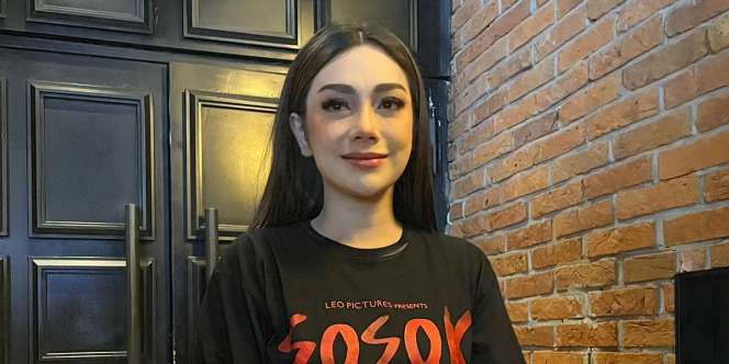 Bermata Sembab, Celine Evangelista Sampaikan Kabar Duka