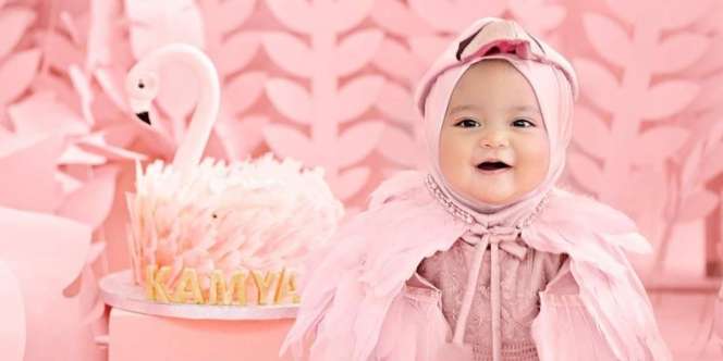 Ultah Pertama Putri Kecil Fitrop, Pakai Kostum Flaminggo Gemoy 