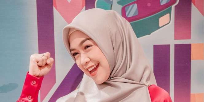 Bikin Heboh! Potret Ria Ricis Bagi-Bagi Hampers Mewah Dior
