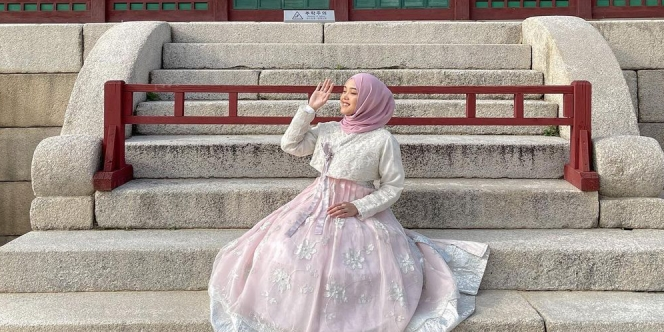 Pakai Hanbok, Lihat Style Putri Delina Jadi Princess Korea Berhijab