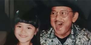 Bocah Foto Bareng Mendiang BJ Habibie Ini Jadi Artis Top, Kecantikannya Bisa Bikin Meleleh, Lihat Foto Terbarunya