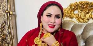 Pernah Jadi Biduan, Potret Mira Hayati yang Viral Beli Tas Emas Rp500 Juta