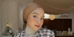 3 Mix and Match Hijab Turban dengan Outfit Formal