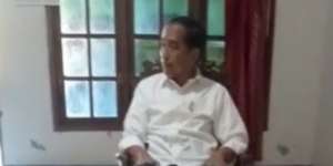 Potret Jokowi Takziah ke Rumah Sahabatnya di Boyolali Jadi Tontonan Warga