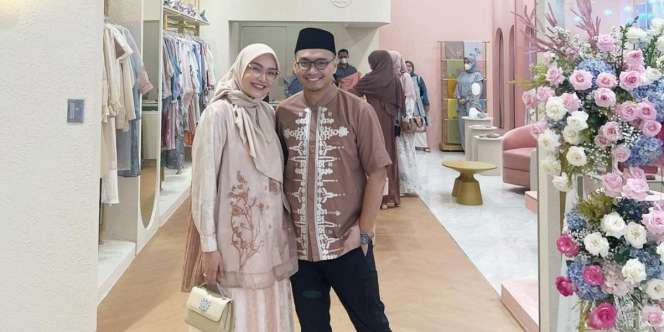 Pulang Umroh Desainer Ria Miranda Punya Rencana Baru