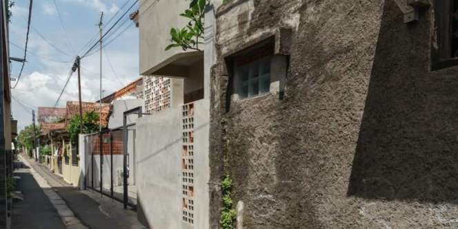 Keren Banget, Rumah di Gang Bogor Berdesain Industrial