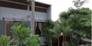 Potret Rumah Mewah Bernuansa Resort, Ada Sungai Mengalir di Bawahnya, Auto Betah!
