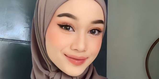 Tampilan Manis Hijab Instan Segitiga Sat Set untuk Si Sibuk