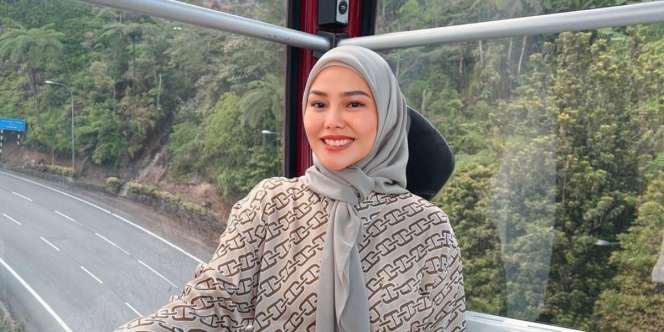 Bagikan Potret di Masjid Nabawi, Aura Wajah Teduh Dara Arafah Bikin Salfok